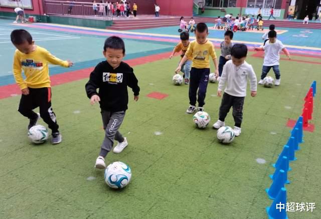 足球从娃娃抓起：中超球队计划2年内挂牌200所足球幼儿园！(1)