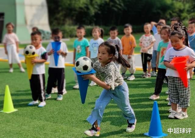 足球从娃娃抓起：中超球队计划2年内挂牌200所足球幼儿园！(2)