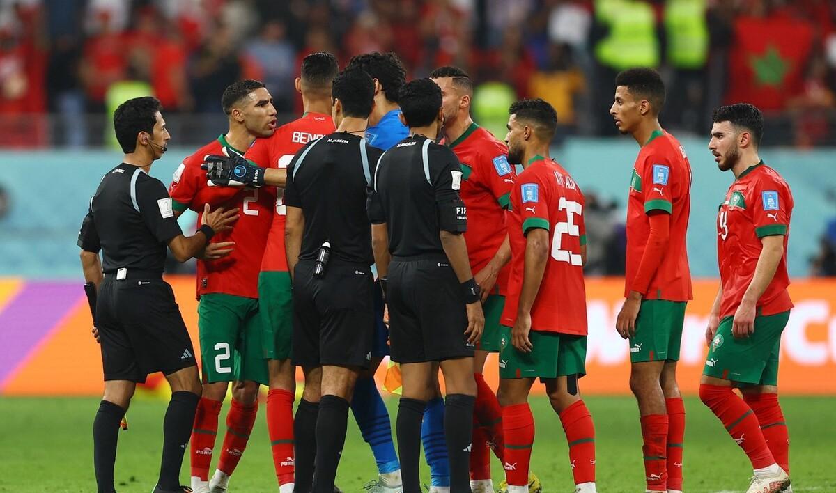 摩洛哥全队指着裁判鼻子骂，网友：别担心，世界杯决赛梅西是主角(6)