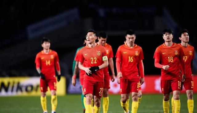 中国足球假球不断？世界杯主裁判成为主角，两队都不满意(4)