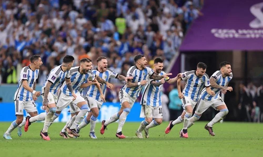 阿根廷冠军门将被恶意针对；足球规则不应该成为限制发挥的工具！(8)