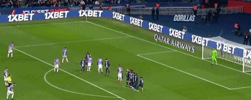 梅西破门大巴黎2-1险胜！阿森纳夺冠剧本已定：热刺1-0曼城献助攻(2)