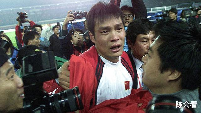94年范志毅代表广东队飞踹香港球员，双方大打出手上演全武行(2)
