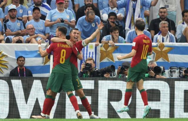 葡萄牙2-0乌拉圭小组出线，C罗成功复仇，B费真大腿打进两球(3)