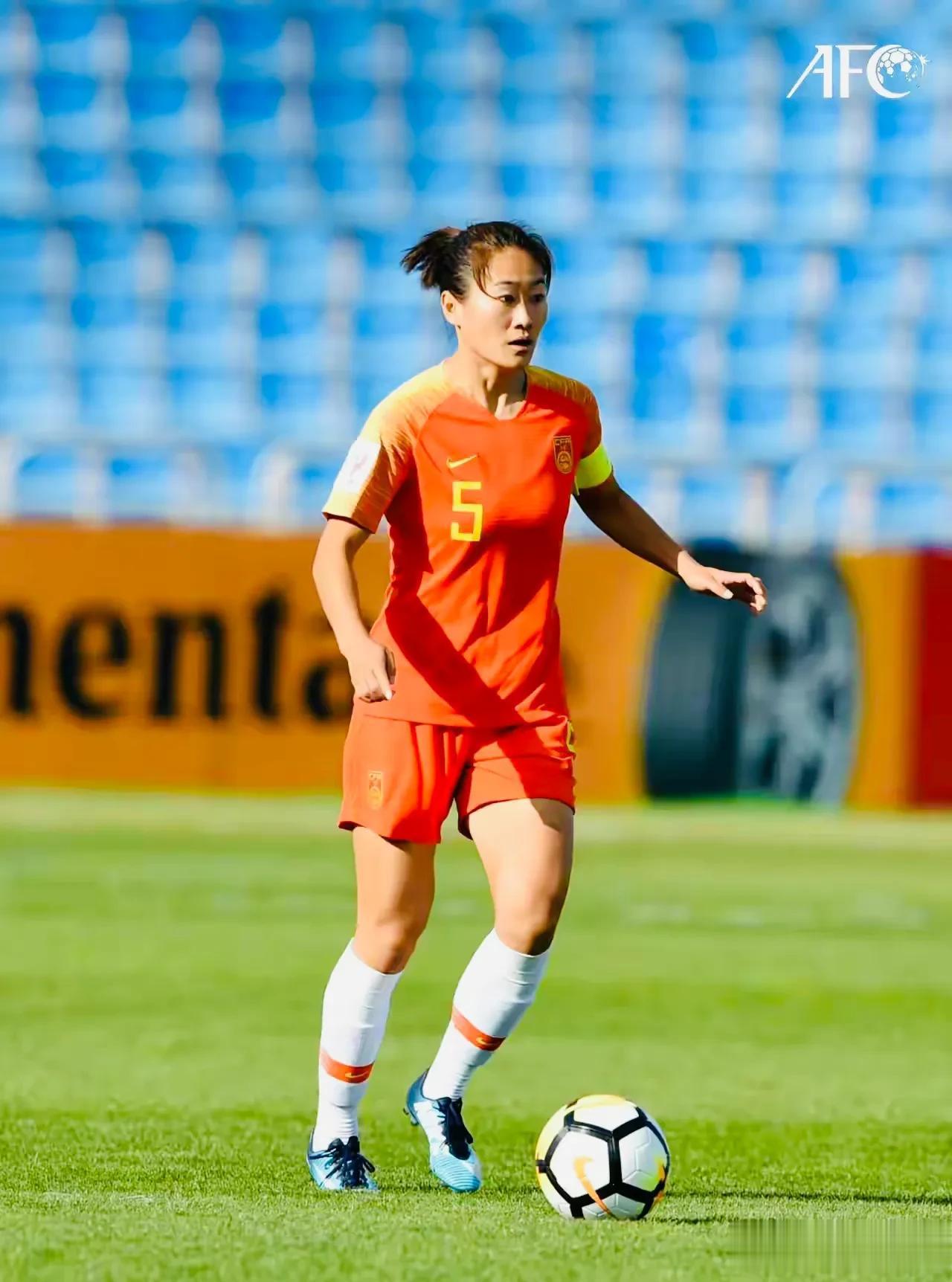 祝中国女足队长吴海燕30岁生日快乐，她绝对算得上是这一代中国女足的代表，也是队史(2)