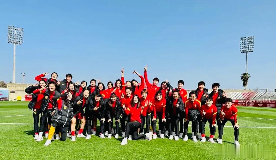 祝中国女足队长吴海燕30岁生日快乐，她绝对算得上是这一代中国女足的代表，也是队史(6)