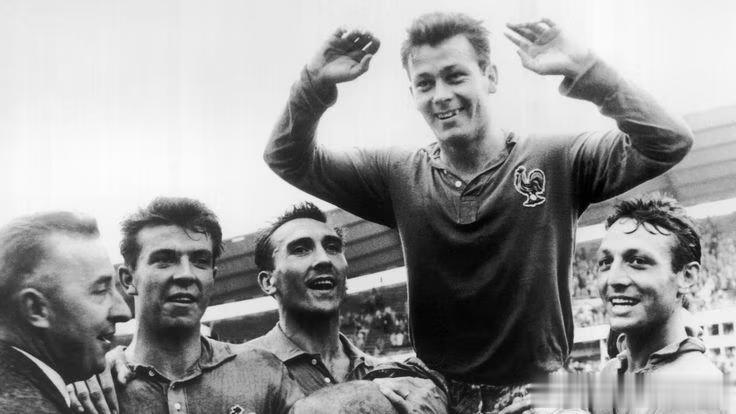 法国传奇方丹去世，他的一项世界杯纪录至今无人能破
周三，法国足球传奇人物之一、单