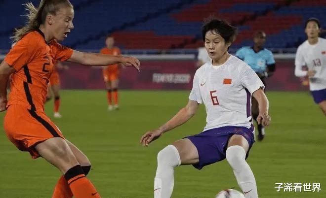 绝了！白岩松点评中国女足引发争议，武磊张玉宁很尴尬，球迷吐槽(3)