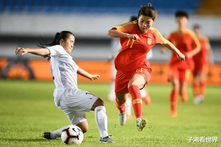 绝了！白岩松点评中国女足引发争议，武磊张玉宁很尴尬，球迷吐槽(4)