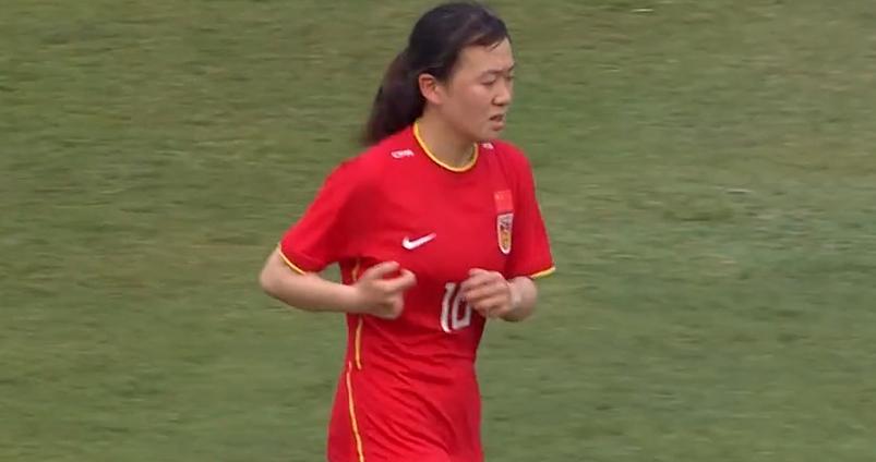 酣畅淋漓，中国女足6-0狂胜鱼腩队，上下半场各3球，五星红旗闪耀