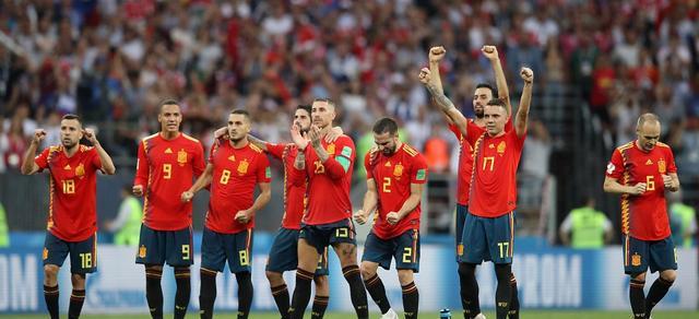 西班牙传控踢法有成效？意大利需要布置后防线！(3)