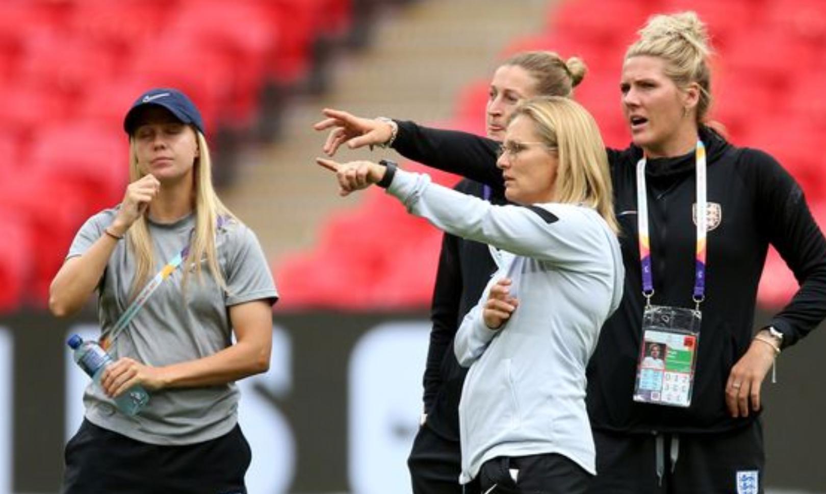 萨琳娜·维格曼对英格兰女足世界杯备战计划做出评价(2)
