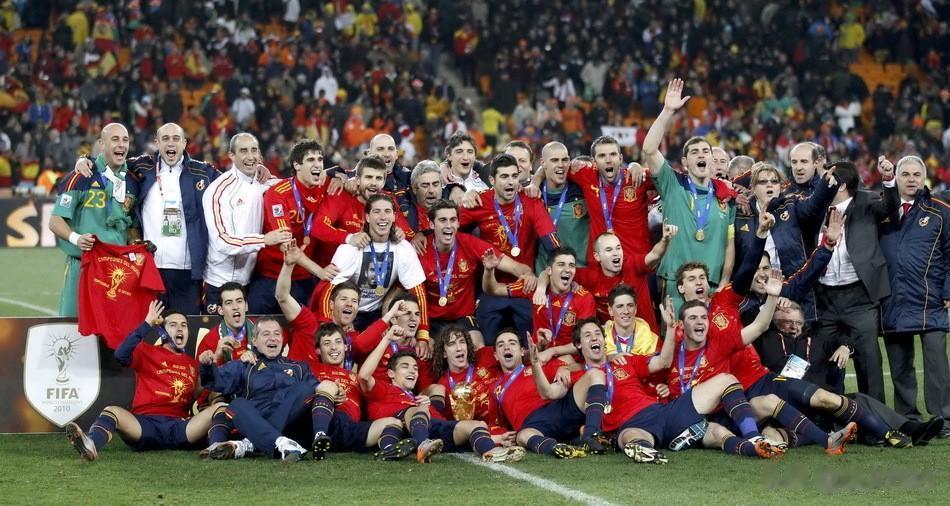 小法宣布退役：2010年西班牙冠军成员现役还剩10人
尚未退役的西班牙2010届