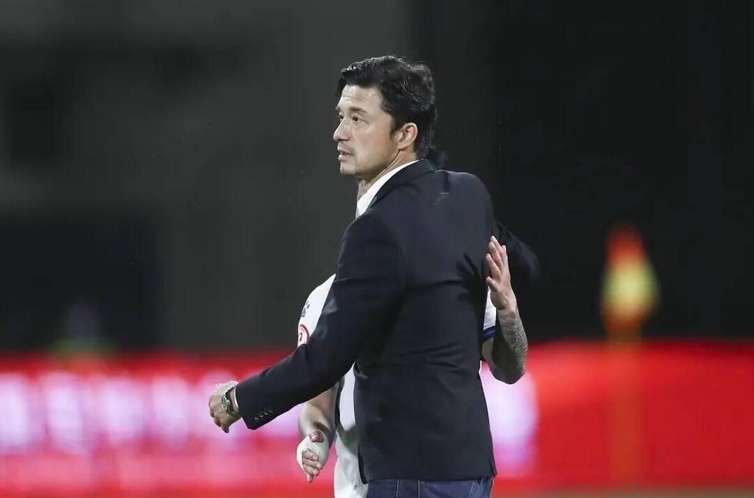 当谢晖站在上海这个球场，能够从老东家手里拿到一分，他可以自豪的离开，而且报了一箭(8)