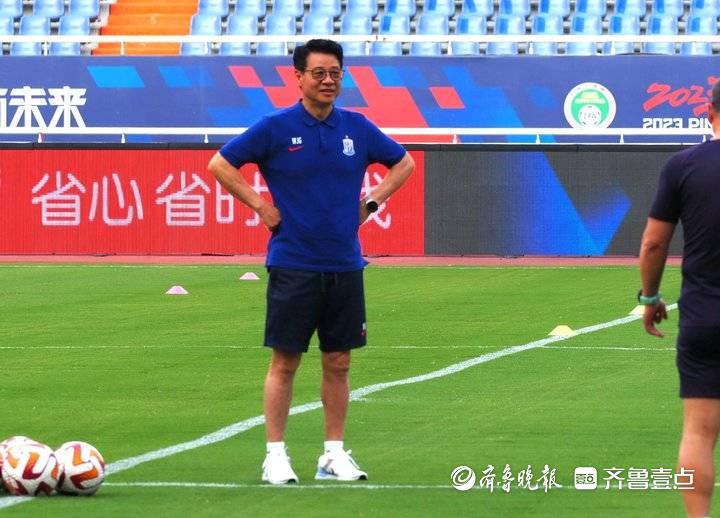 上海申花队到达济南热身，队伍防守很强大，泰山队需十分小心(1)