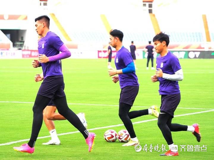 上海申花队到达济南热身，队伍防守很强大，泰山队需十分小心(5)