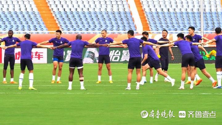 上海申花队到达济南热身，队伍防守很强大，泰山队需十分小心(6)
