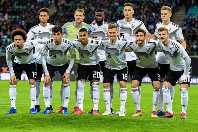 世界足坛当中，德国足球为何被誉为德国战车？(3)