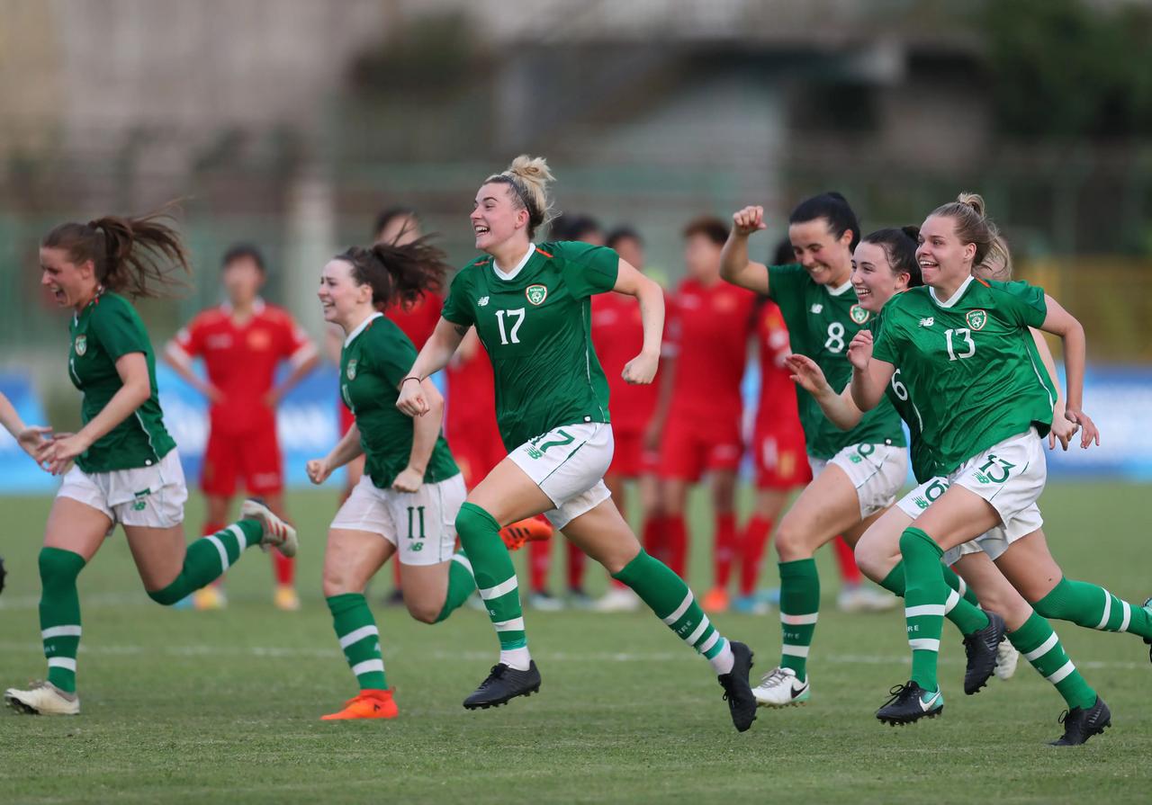   32強巡礼5
爱尔兰女足世界排名第24位，本届八支首次亮相世界杯球队之一，
(2)