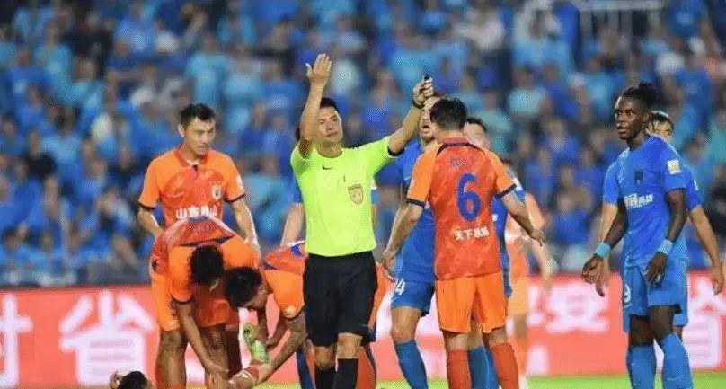 中超裁判争议频发，足协回应不力，泰山队成受害者！足球公平竞争岌岌可危。(3)