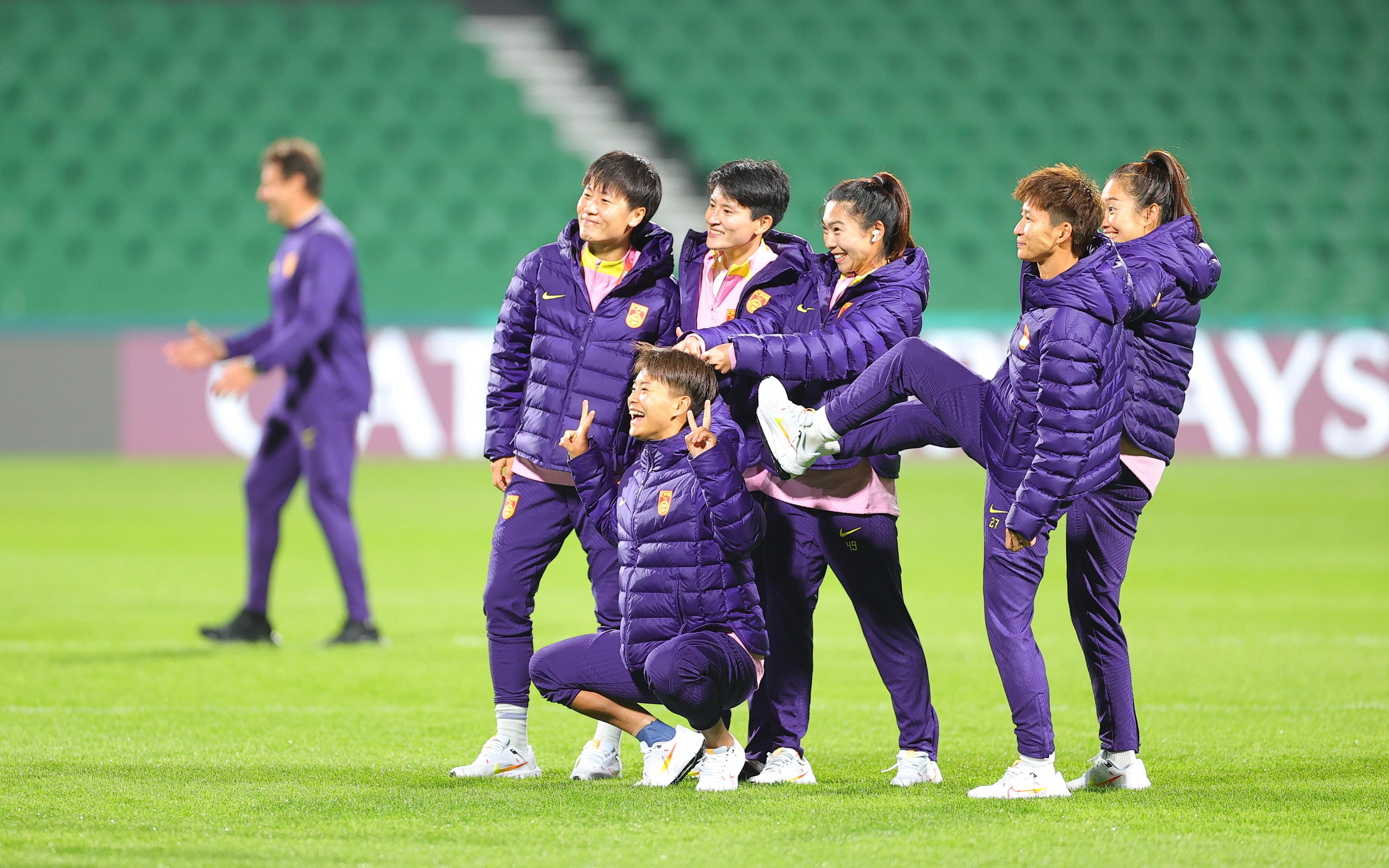 中国女足首战：王珊珊能否在右边后卫位置上改变比赛局势？