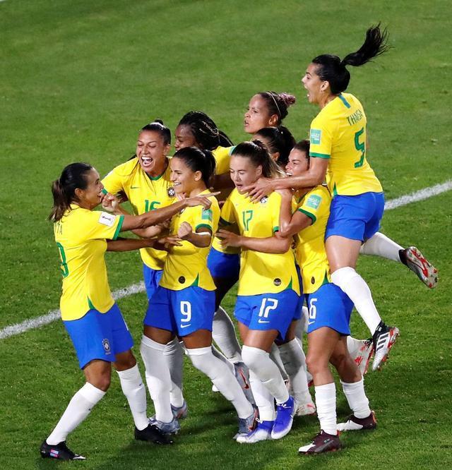 巴西女足力争大胜开门红！巴拿马女足进攻无力防守还差！(2)