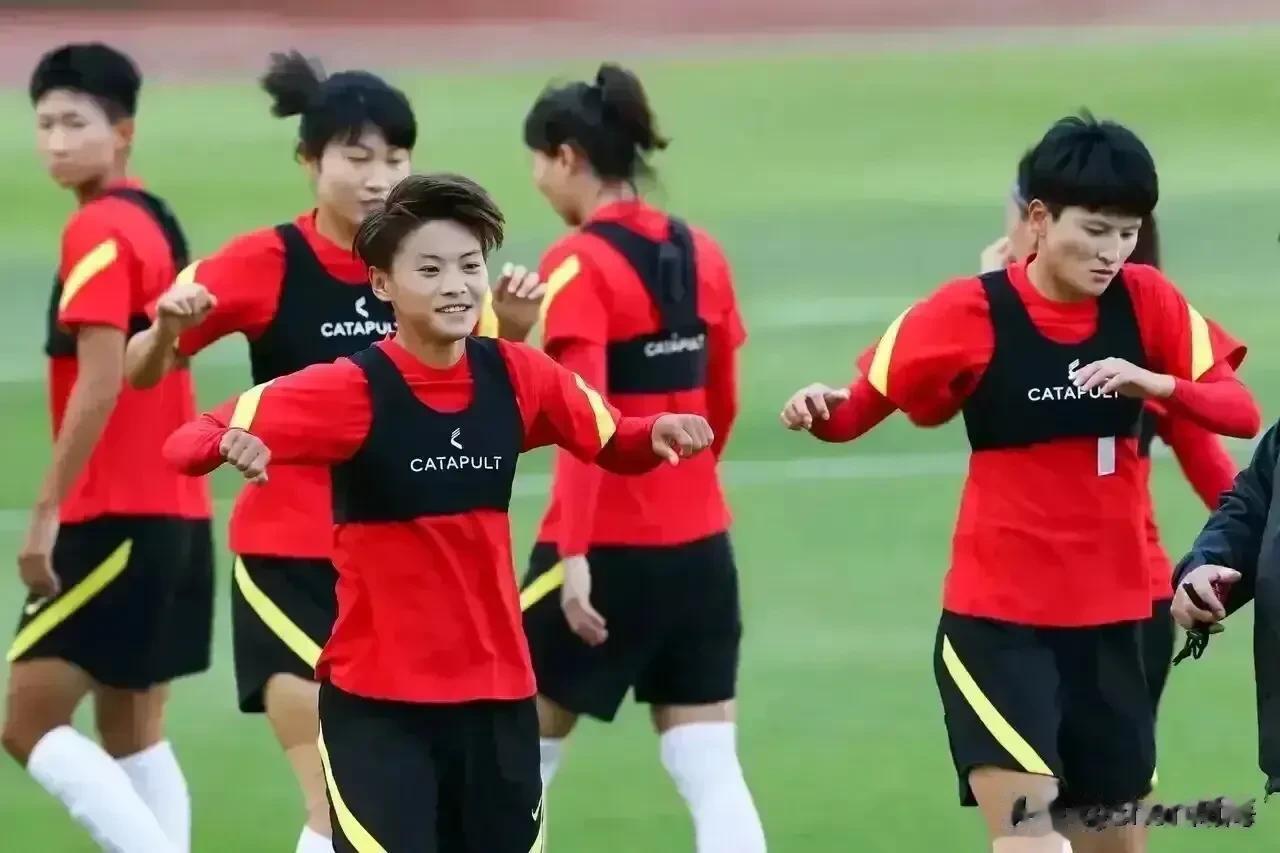 爆冷，菲律宾女足1-0新西兰，给中国女足提了个醒！
北京时间，女足世界杯A组中，(1)