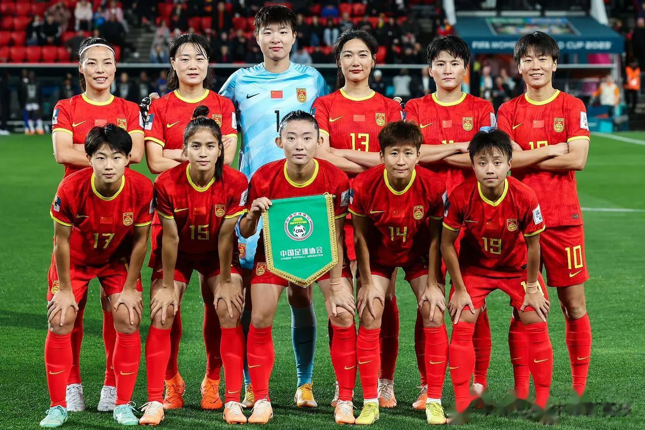 如不出意外，女足世界杯小组赛成绩如下：

1、   中国：2胜1负，小组出线，晋