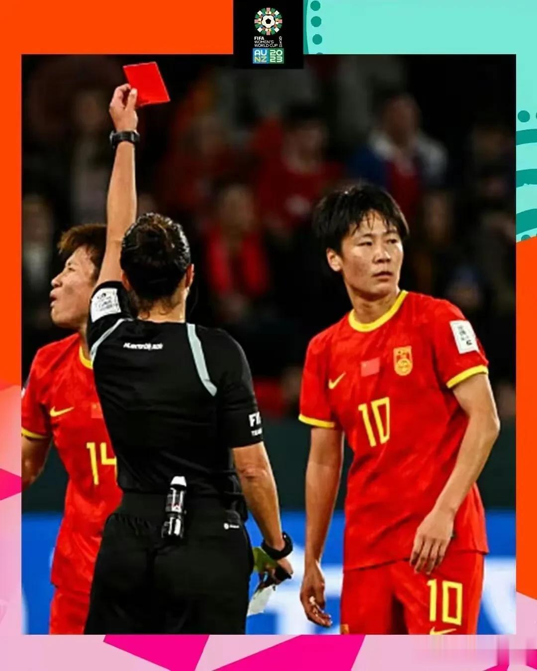 她这一脚，把中国女足出线机会踢没了！
中国女足10号张睿在世界杯第二场小组赛中蹬(1)