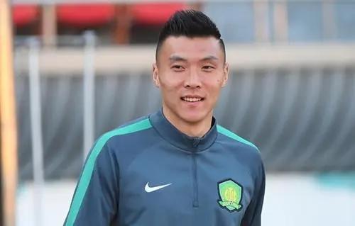 于大宝：中国足球历史上第一名登陆葡超的球员，超爱的锦鲤大宝(6)