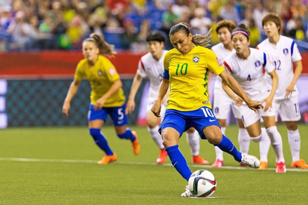 巴西女足传奇迎来世界杯舞台告别之战，感慨女足发展之路(3)