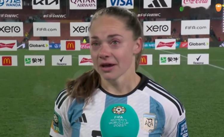 小组垫底出局！33岁阿根廷女足国脚巴尼尼赛后含泪宣布退出国家队(1)