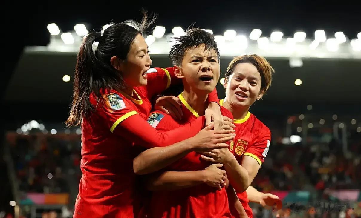 中国女足世界杯上被英格兰打的丢盔卸甲，铿锵玫瑰就此凋零，多少年来，从孙雯那一批球(2)