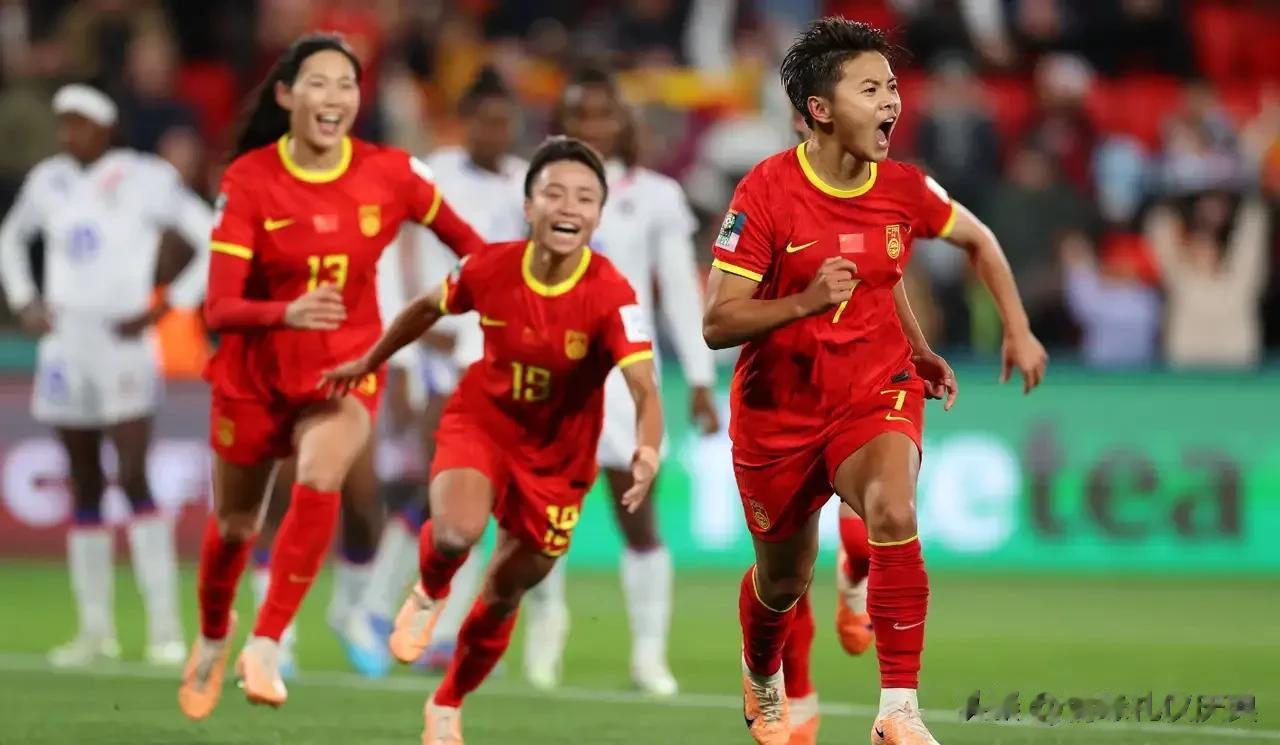 中国女足世界杯上被英格兰打的丢盔卸甲，铿锵玫瑰就此凋零，多少年来，从孙雯那一批球(3)