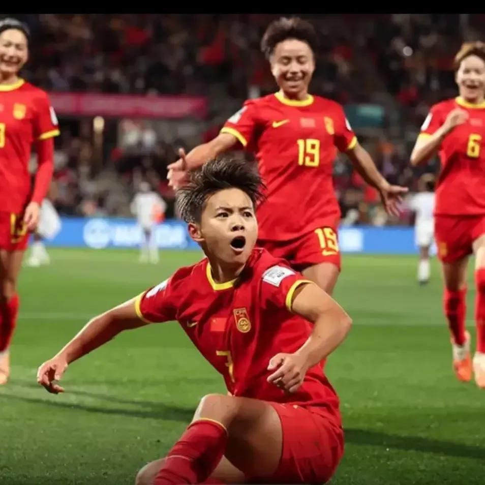 就想问问中国女足是不是很难挑选出身材高大的球员吗？看看水庆霞带到世界杯上的这批球