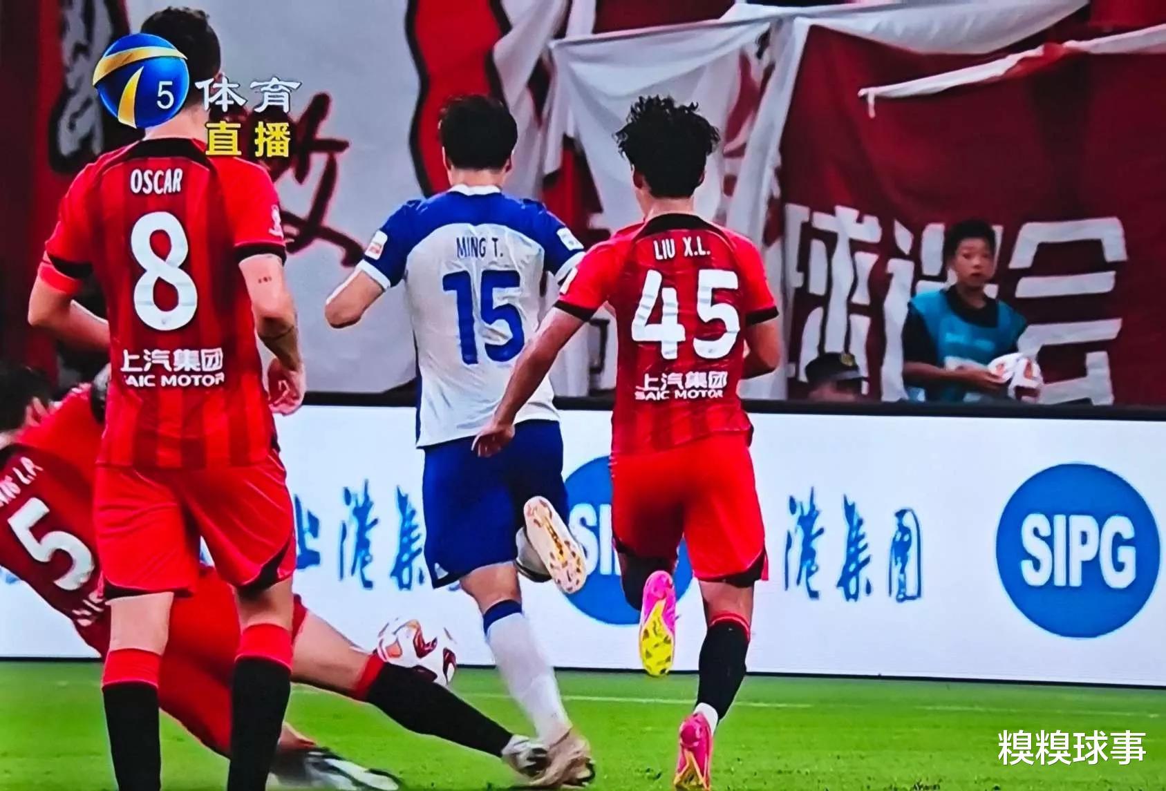 国足队友被张琳芃暴力铲骨裂赛季报销，参照阿齐兹或被追加处罚