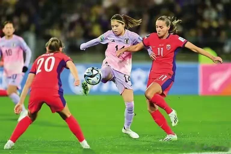 随着日本女足进入世界杯8强，其多项数据位列榜单前列：

——进球
日本15个，丢