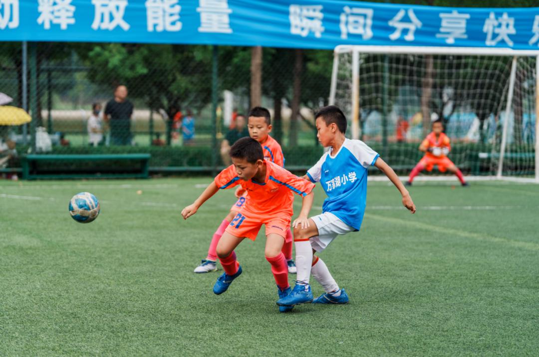 武汉经开区校园足球联赛在足球公园圆满落幕(1)