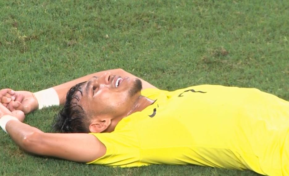 国足战平马来西亚！扬科维奇赛后面色铁青，马来西亚球员躺在地上笑嘻了(2)