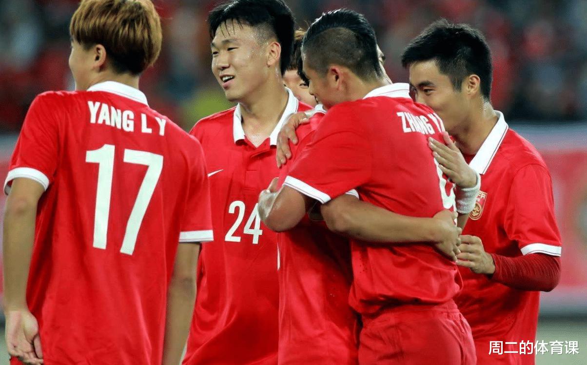 国足“靠什么”冲击世界杯？被马来西亚打懵，攻、防两端问题严重(4)