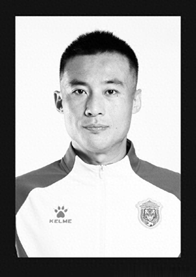 前黑龙江队长、现沈阳城市队员任江隆因病去世年仅35岁，今年还踢了14场中甲，媒体人：他这两年一直带病比赛(2)