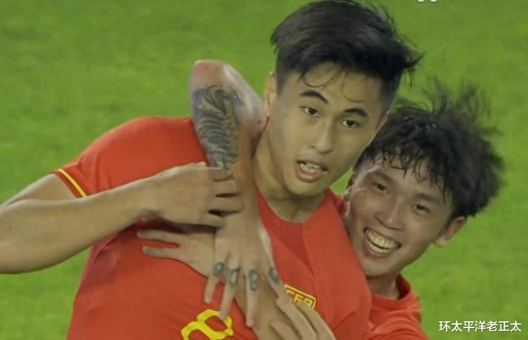 5-1！中国男足亚运开门红，陶强龙3分钟2球，笑傲地球德比+登榜首