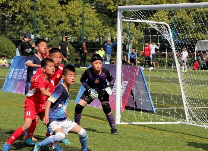 嘉定汇龙青训总监：中国青训需要改革，建议孩子们早早开始足球训(2)
