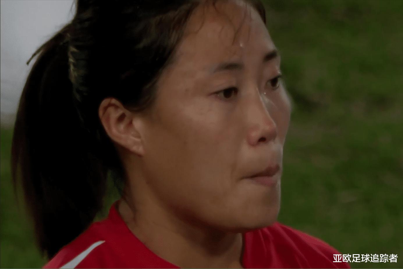 1-1！朝鲜女足队长开场落泪，拼抢叫喊似战歌，日本美女球员破门
