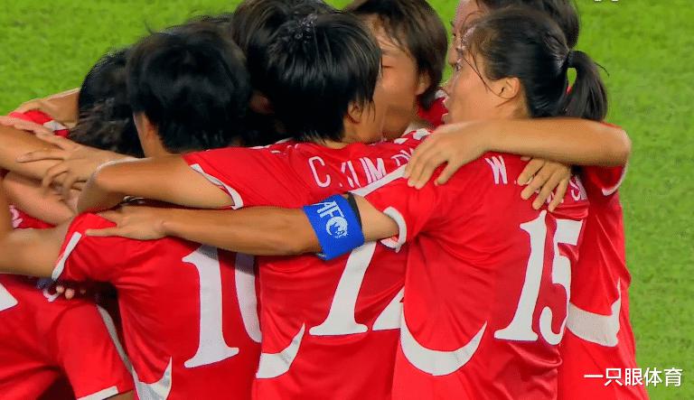 朝鲜女足垂头丧气！日本疯狂庆祝，啦啦队美女又哭了，梨花带雨(2)