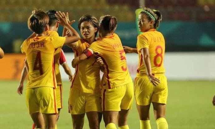 中国女足在小组赛中的出色表现令人印象深刻(1)