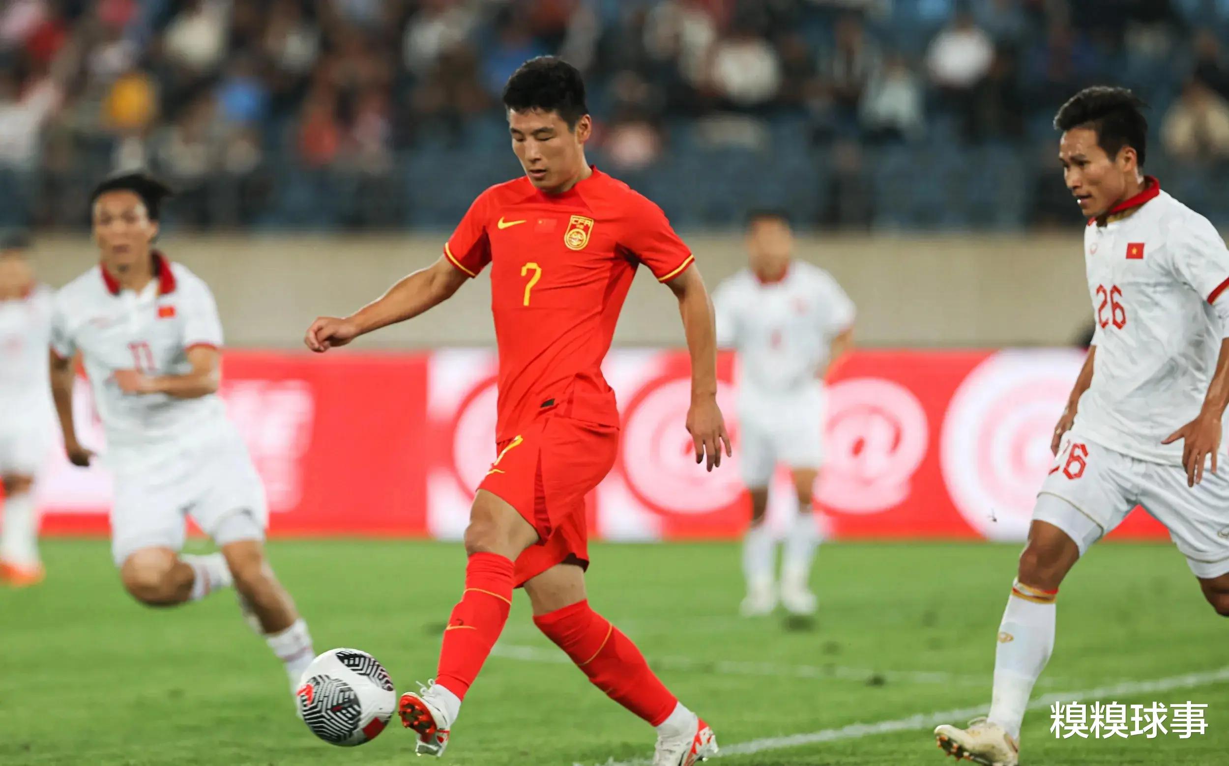 国足2：0越南二队，控球率37%体现差距，扬科维奇两个重大失误(3)