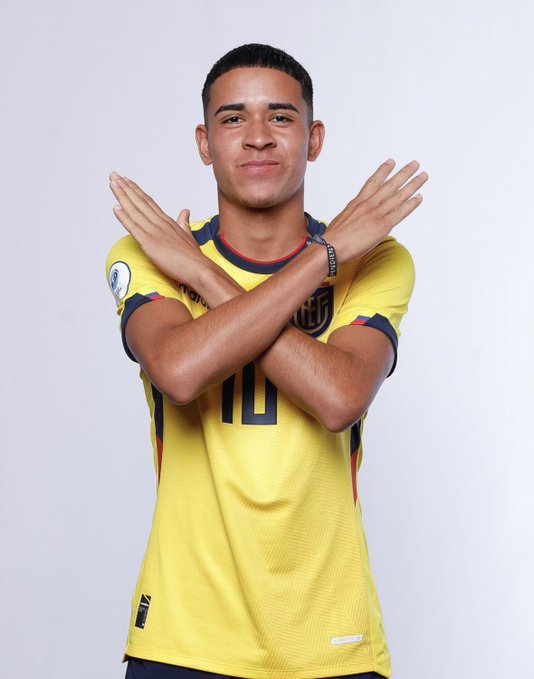 切尔西乐翻了！厄瓜多尔球员派斯成为南美世预赛最年轻进球者！(1)