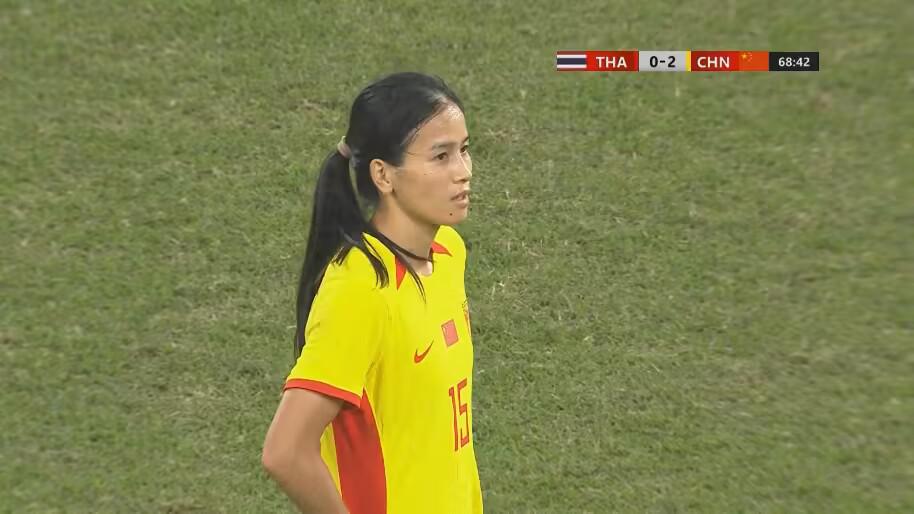 陈巧珠惊天吊射！似传似射坠入死角，中国女足2-0领先泰国！(2)