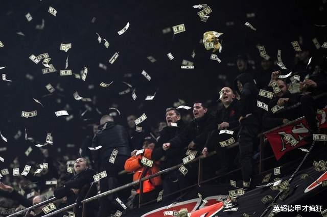 曼联球迷恢复抗议格雷泽家族活动，米兰扔钱多多的方式值得仿效！(7)